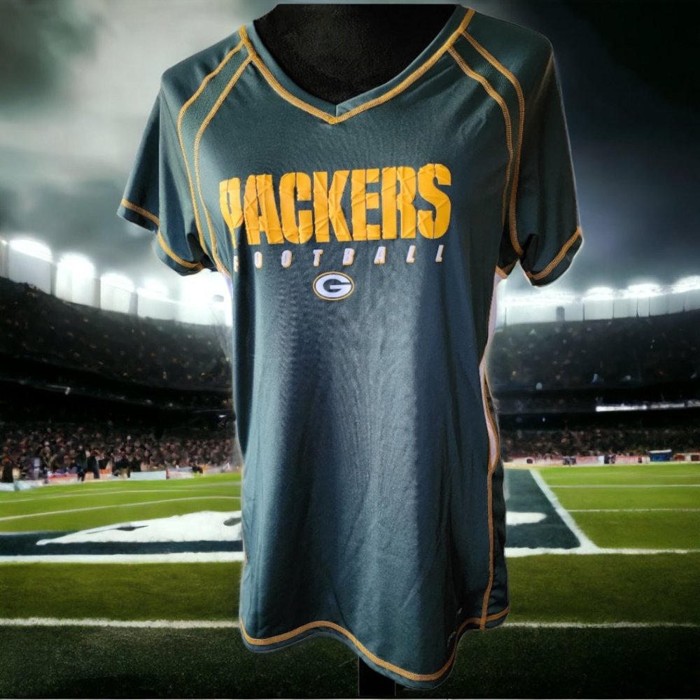 PACKERS By Majestic V neck short sleeve top with 3D Writing on front. Size LARGE